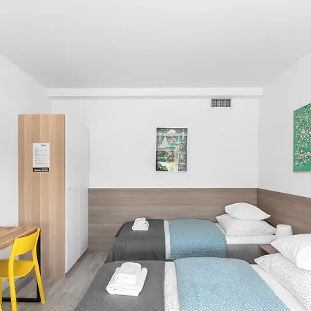 Sport Ii Chodakowska 호스텔 바르샤바